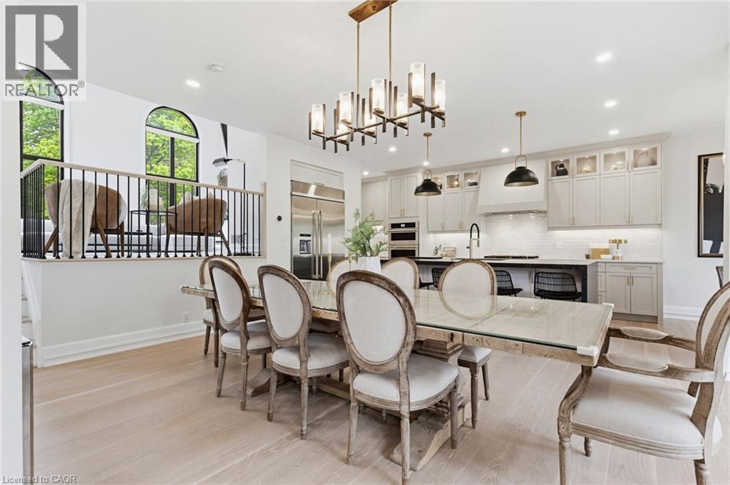 28 Undercliffe Avenue, Hamilton, ON - Indoor Photo Showing Dining Room