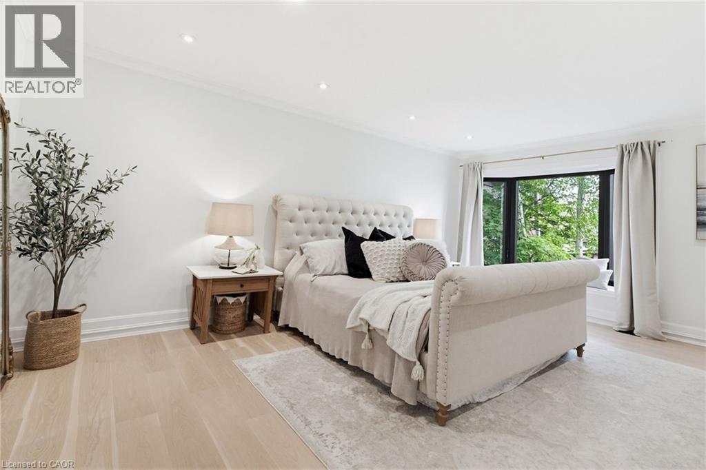 28 Undercliffe Avenue, Hamilton, ON - Indoor Photo Showing Bedroom