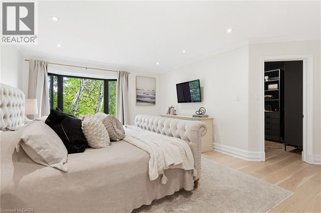 28 Undercliffe Avenue, Hamilton, ON - Indoor Photo Showing Bedroom