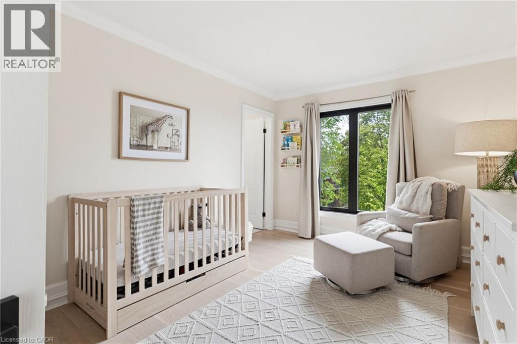 28 Undercliffe Avenue, Hamilton, ON - Indoor Photo Showing Bedroom