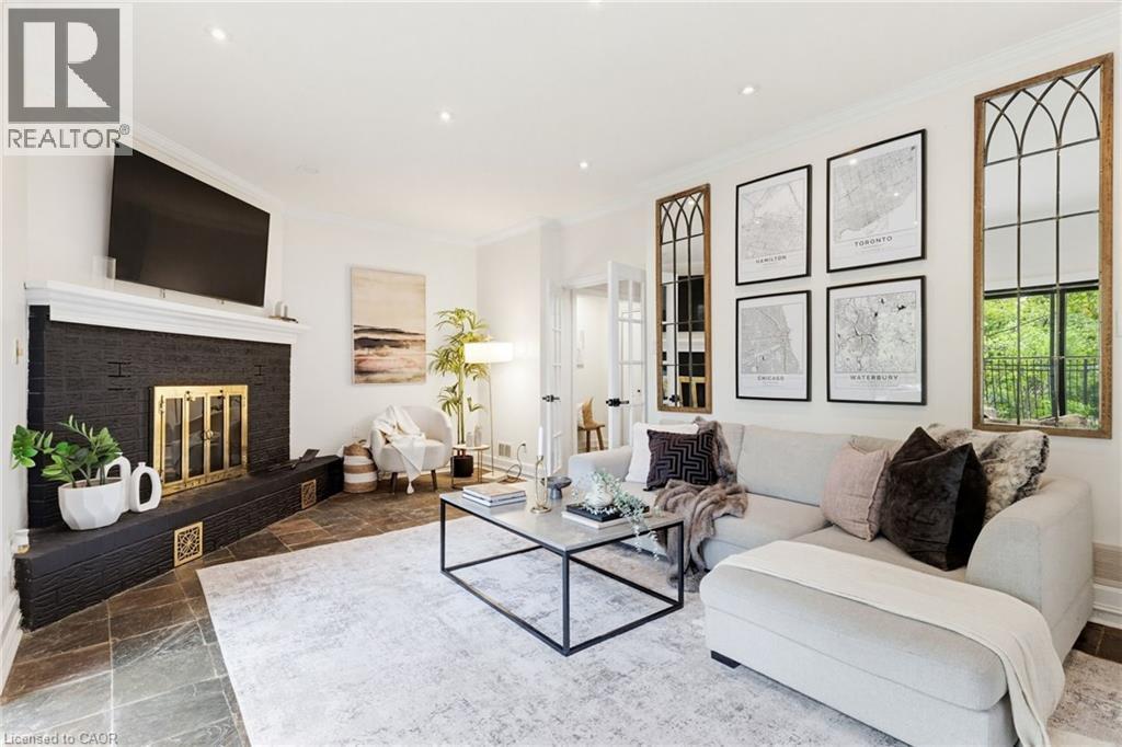 28 Undercliffe Avenue, Hamilton, ON - Indoor Photo Showing Living Room With Fireplace