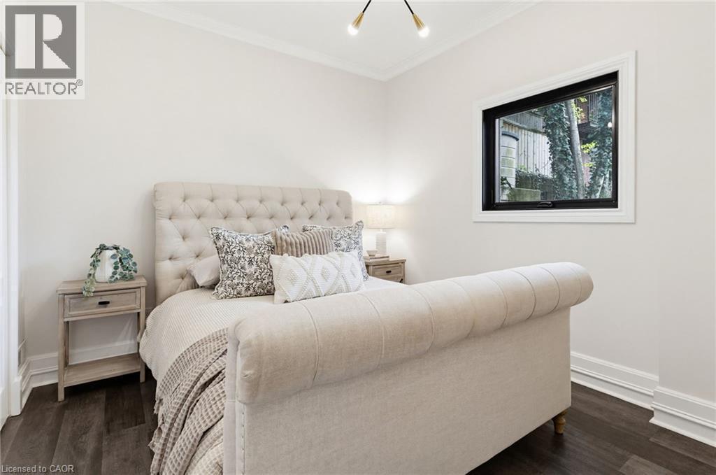 28 Undercliffe Avenue, Hamilton, ON - Indoor Photo Showing Bedroom