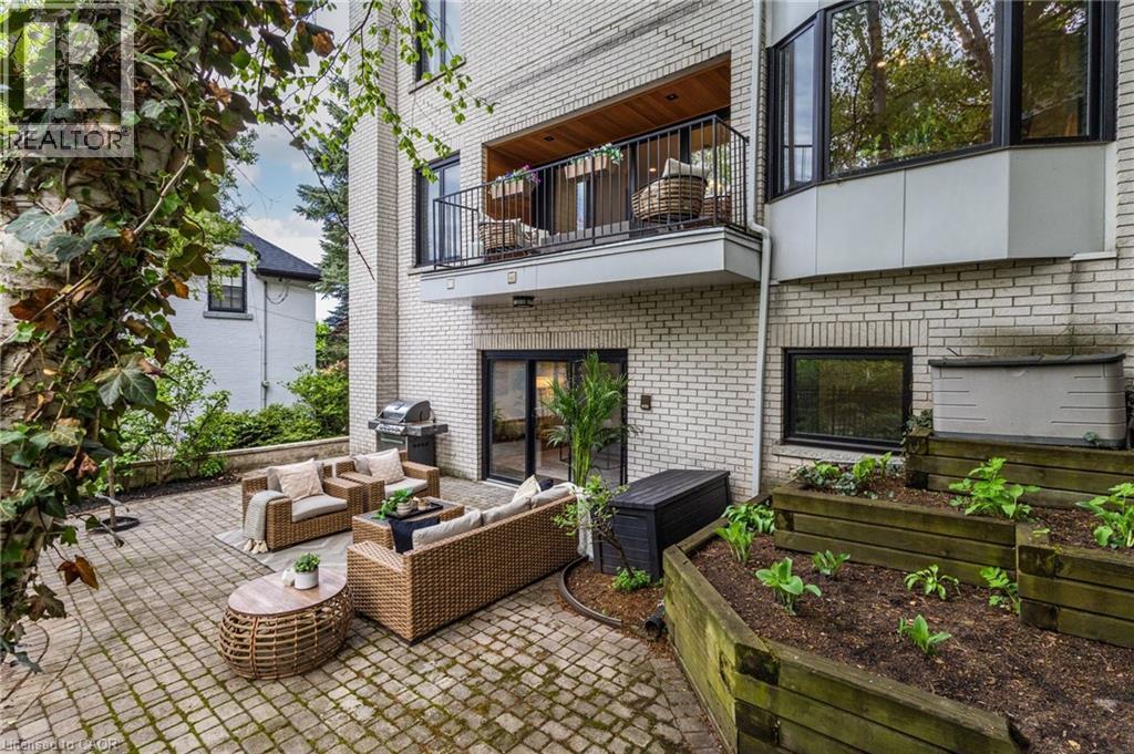 28 Undercliffe Avenue, Hamilton, ON - Outdoor With Balcony With Exterior