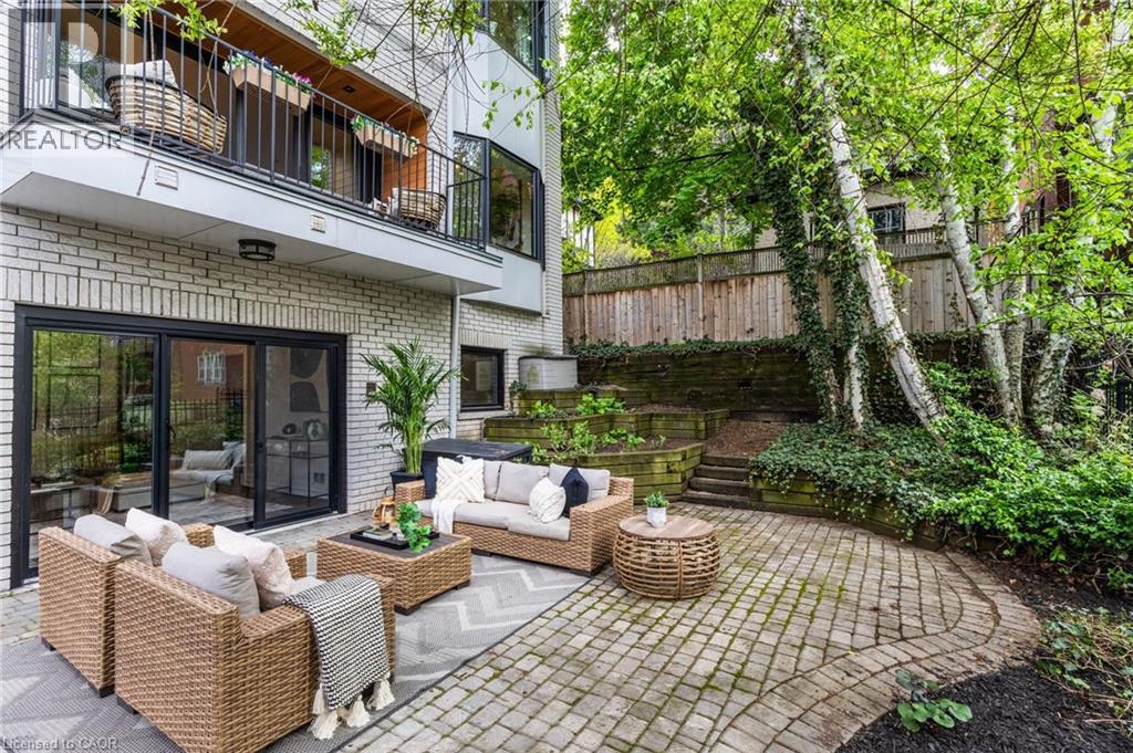 28 Undercliffe Avenue, Hamilton, ON - Outdoor With Balcony