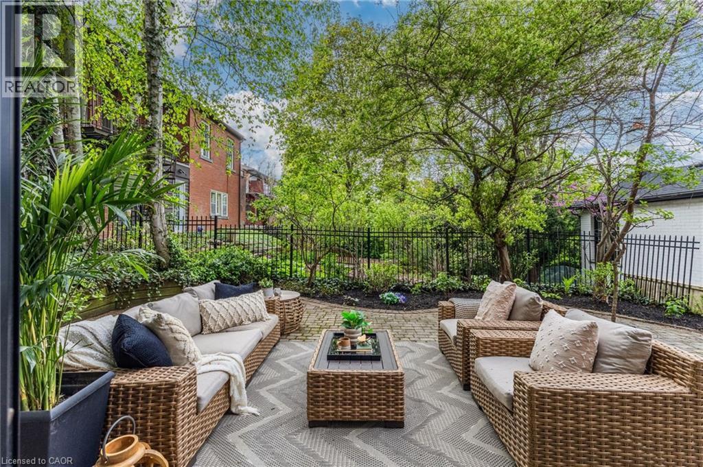 28 Undercliffe Avenue, Hamilton, ON - Outdoor