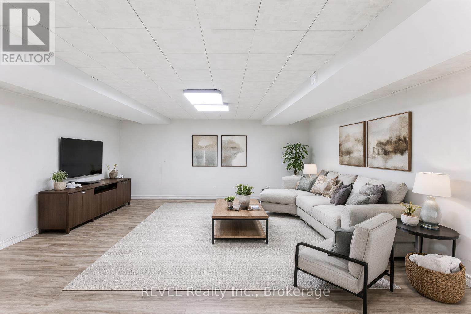 15 - 151 Linwell Road, St. Catharines (Lakeport), ON - Indoor