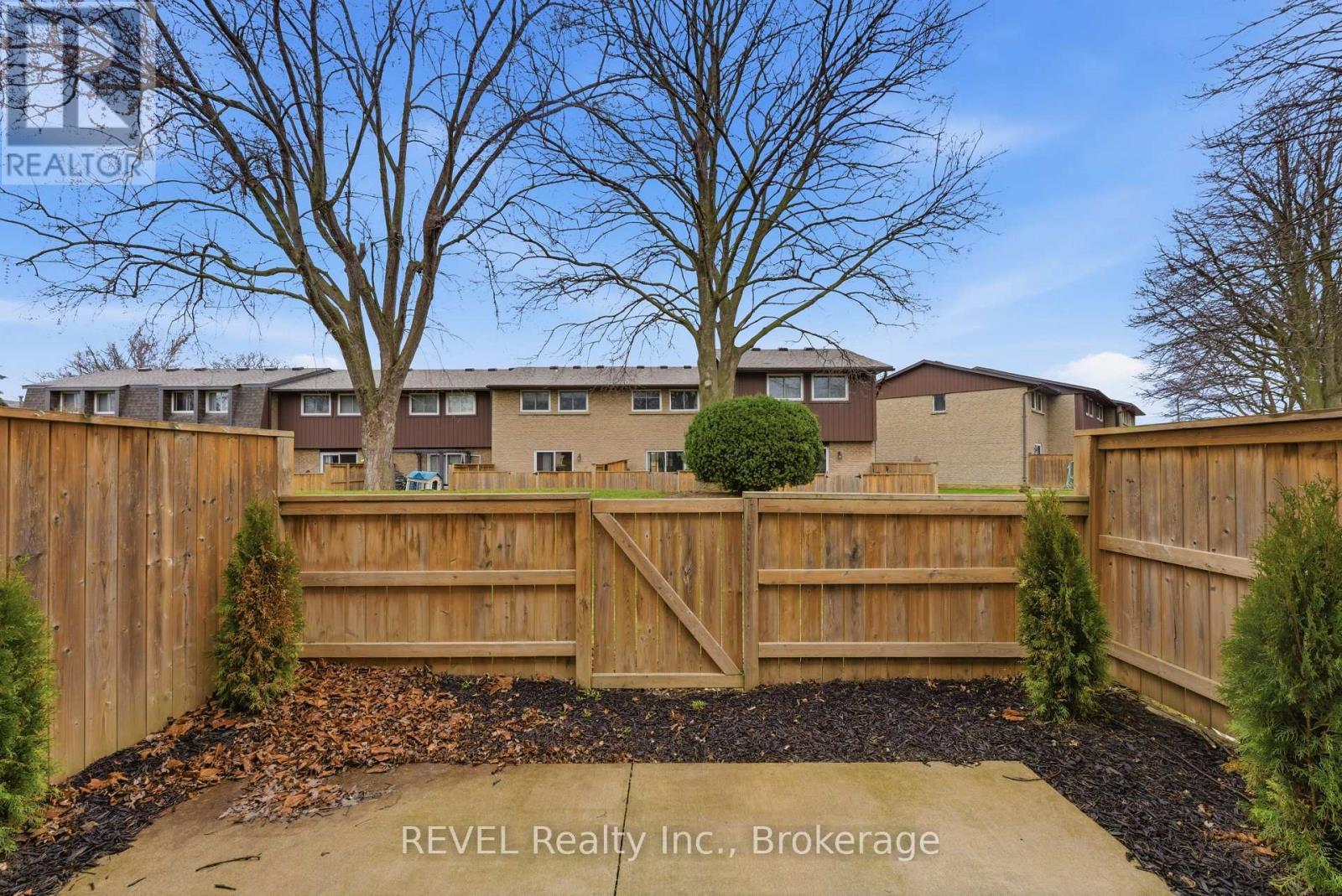 15 - 151 Linwell Road, St. Catharines (Lakeport), ON - Outdoor