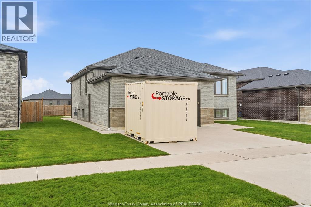 98 Peter Avenue, Leamington, ON - Outdoor