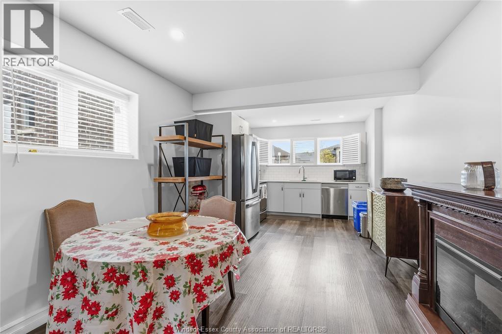 98 Peter Avenue, Leamington, ON - Indoor
