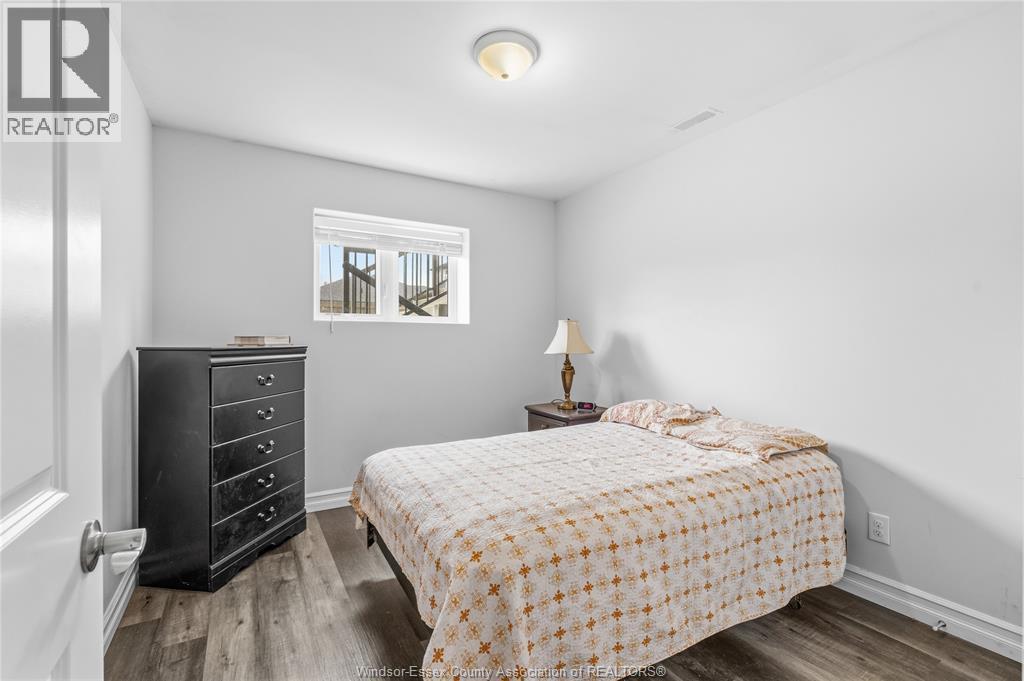 98 Peter Avenue, Leamington, ON - Indoor Photo Showing Bedroom