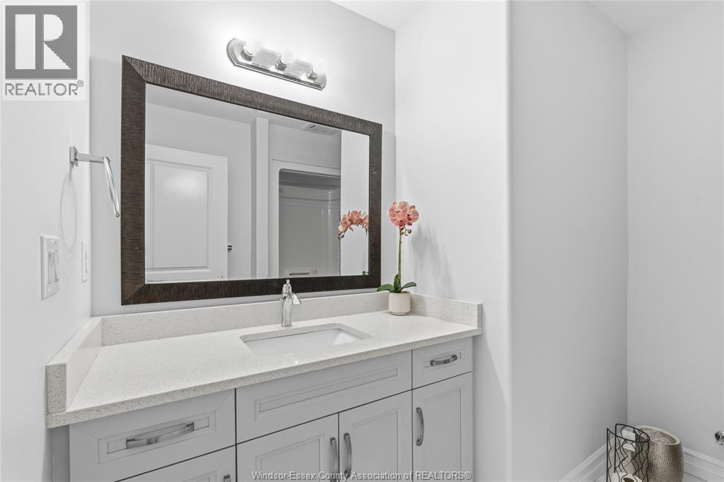 98 Peter Avenue, Leamington, ON - Indoor Photo Showing Bathroom