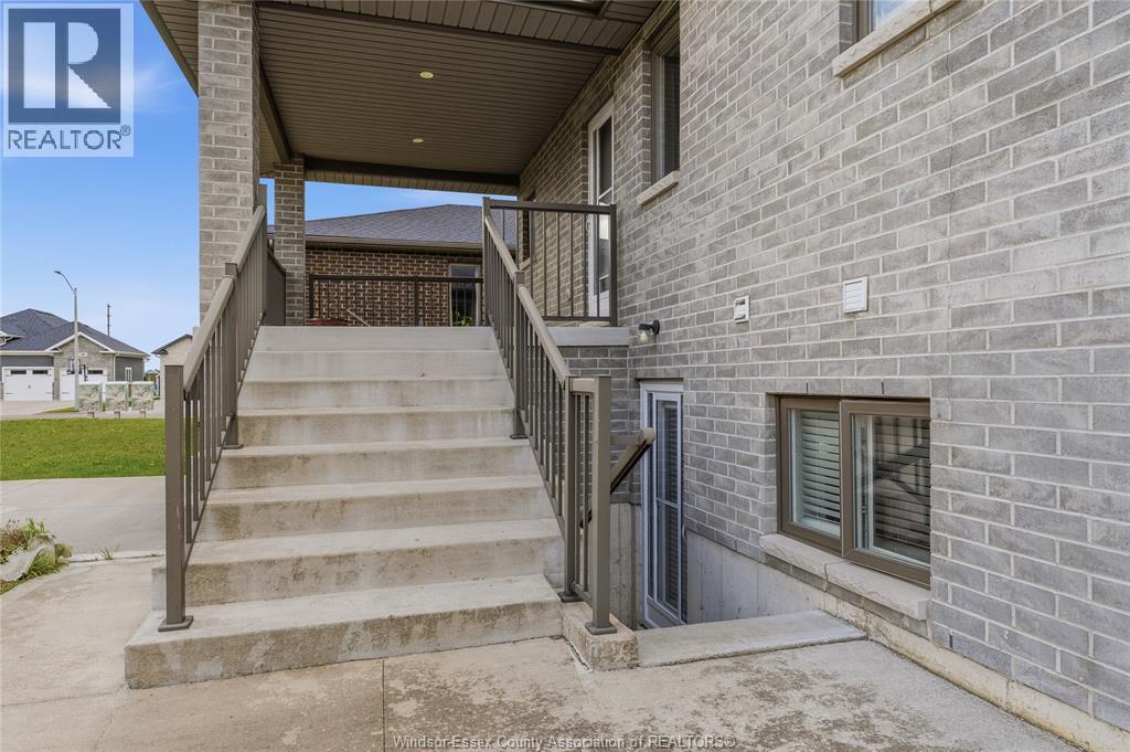 98 Peter Avenue, Leamington, ON - Outdoor With Exterior