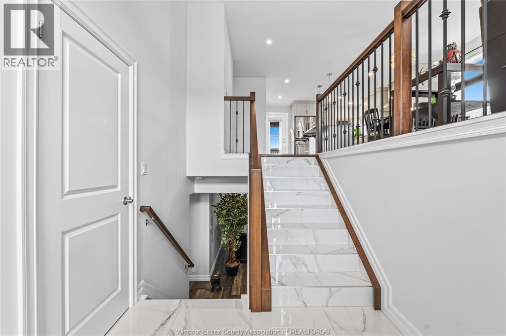 98 Peter Avenue, Leamington, ON - Indoor Photo Showing Other Room