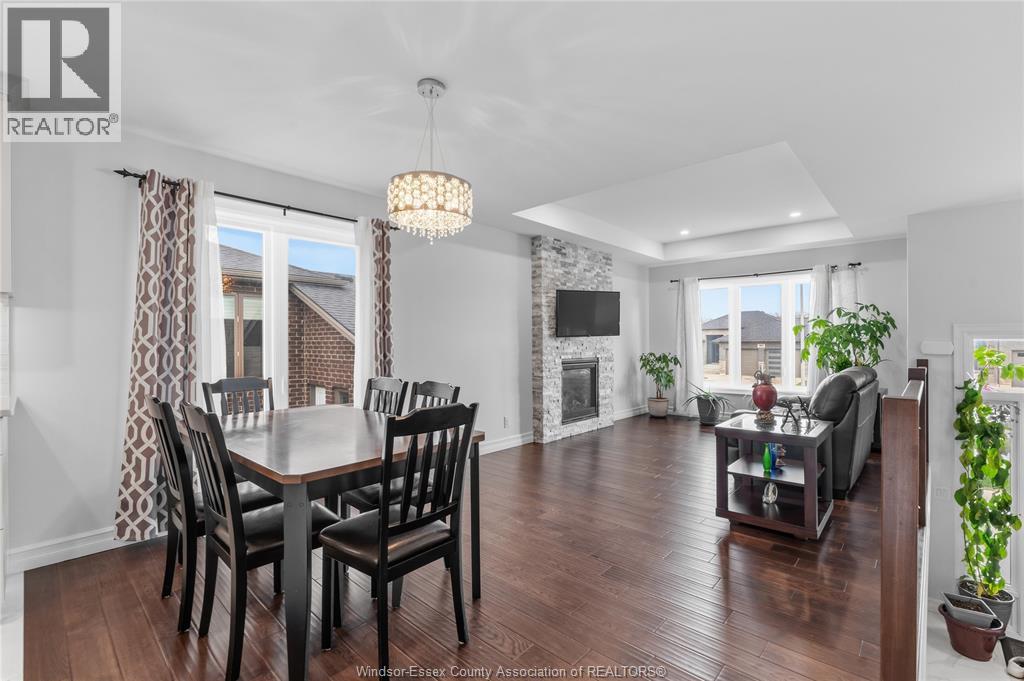 98 Peter Avenue, Leamington, ON - Indoor Photo Showing Dining Room