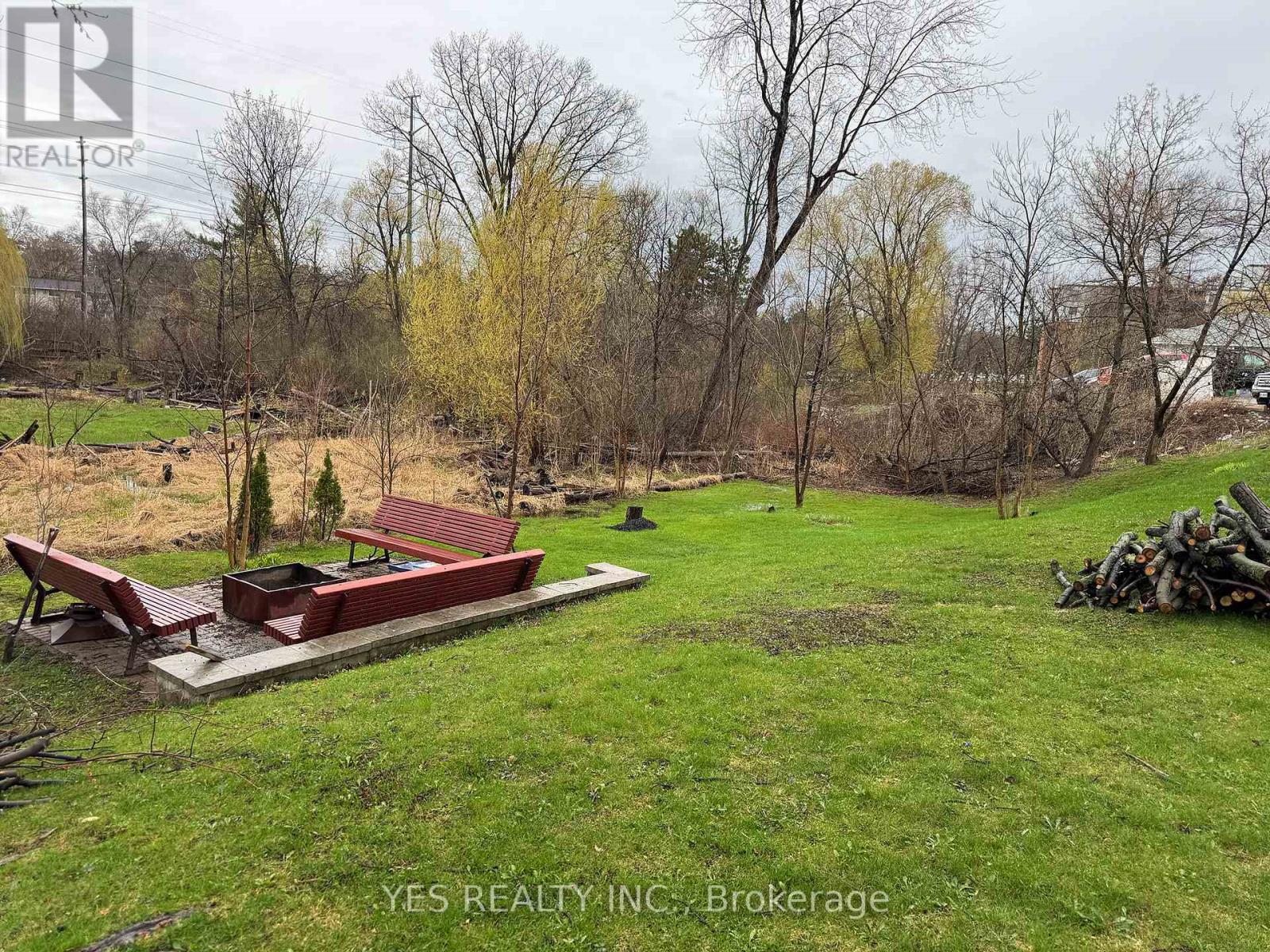 199 North Service Road, Mississauga, ON - Outdoor