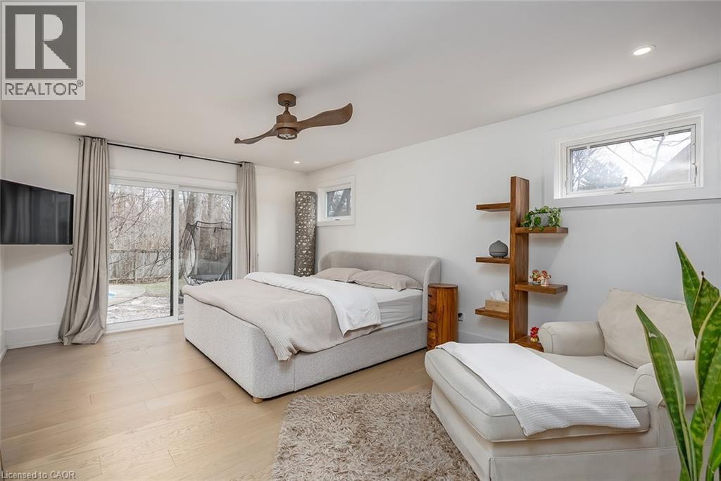 327 Goodram Drive, Burlington, ON - Indoor Photo Showing Bedroom