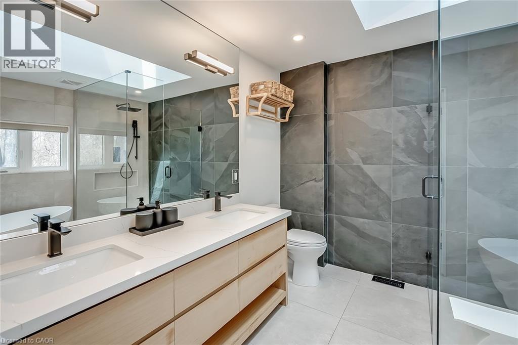 327 Goodram Drive, Burlington, ON - Indoor Photo Showing Bathroom