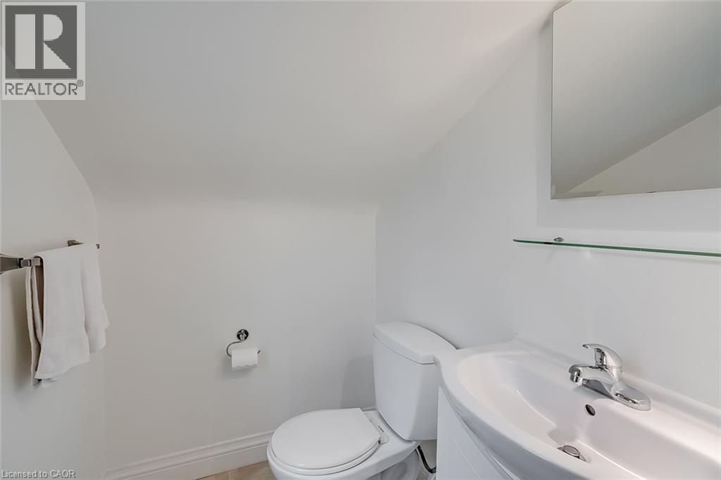 327 Goodram Drive, Burlington, ON - Indoor Photo Showing Bathroom
