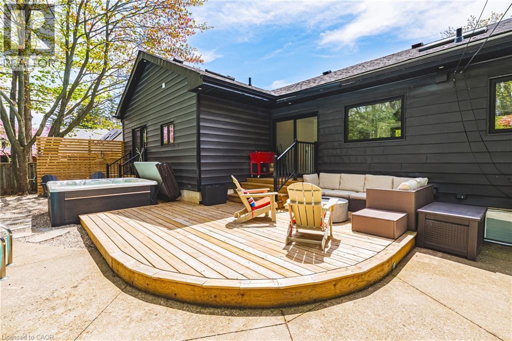 327 Goodram Drive, Burlington, ON - Outdoor With Deck Patio Veranda With Exterior