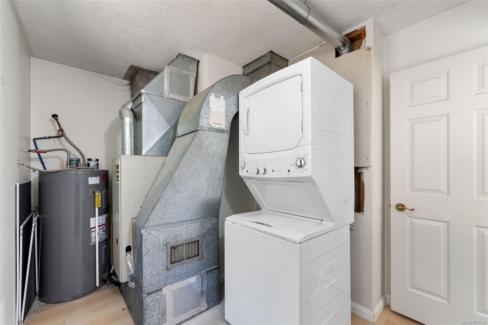 388 Pine St, Nanaimo, BC - Indoor Photo Showing Laundry Room