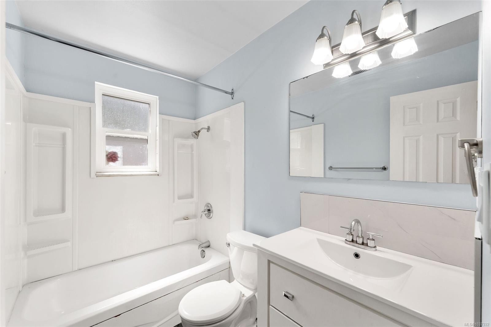 388 Pine St, Nanaimo, BC - Indoor Photo Showing Bathroom