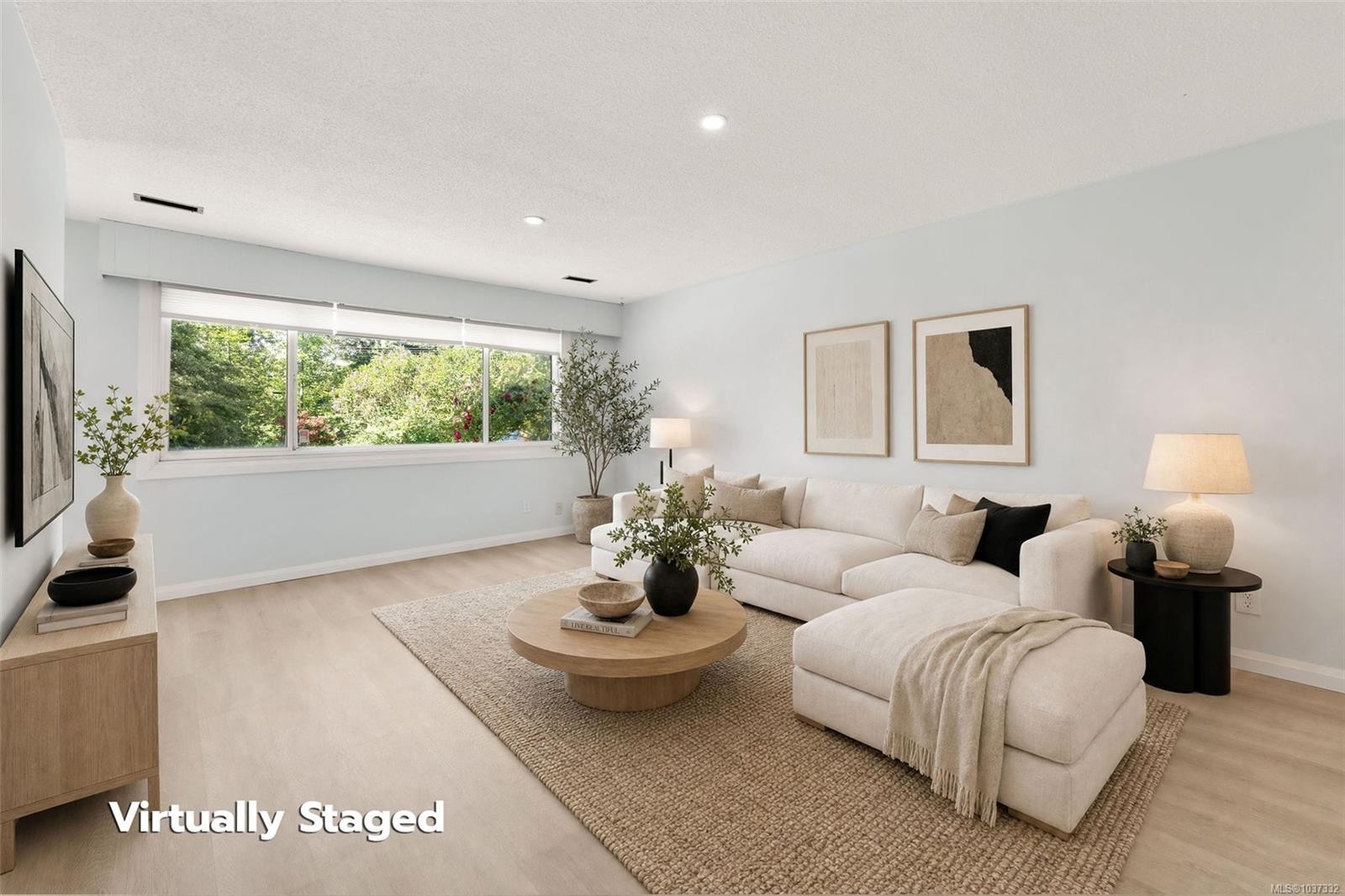 388 Pine St, Nanaimo, BC - Indoor Photo Showing Living Room