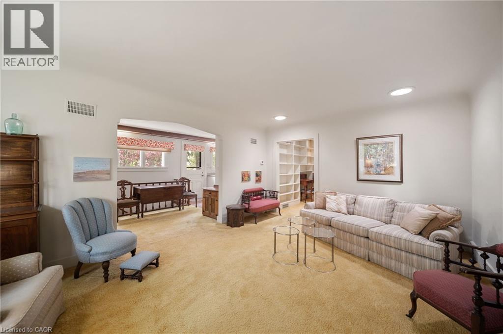 133 Mccall Crescent, Simcoe, ON - Indoor Photo Showing Living Room