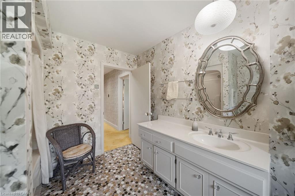 133 Mccall Crescent, Simcoe, ON - Indoor Photo Showing Bathroom