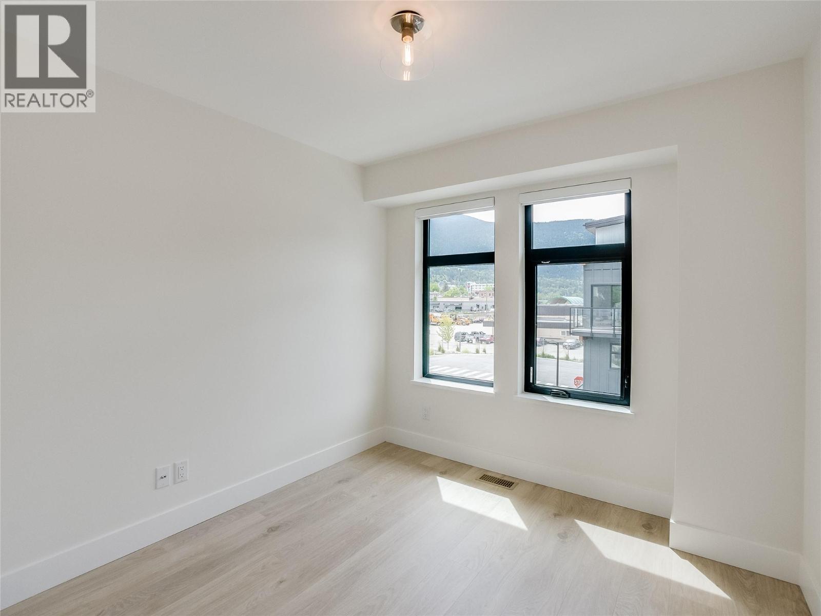 910 Lakeside Drive Unit# 208, Nelson, BC - Indoor Photo Showing Other Room