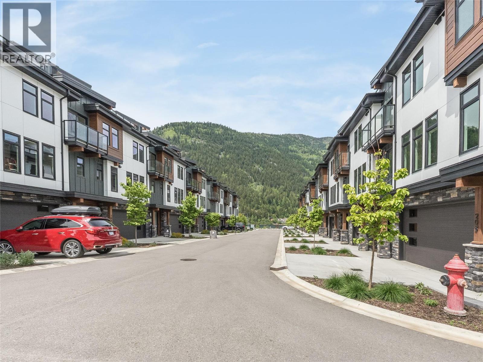 910 Lakeside Drive Unit# 208, Nelson, BC - Outdoor With Facade