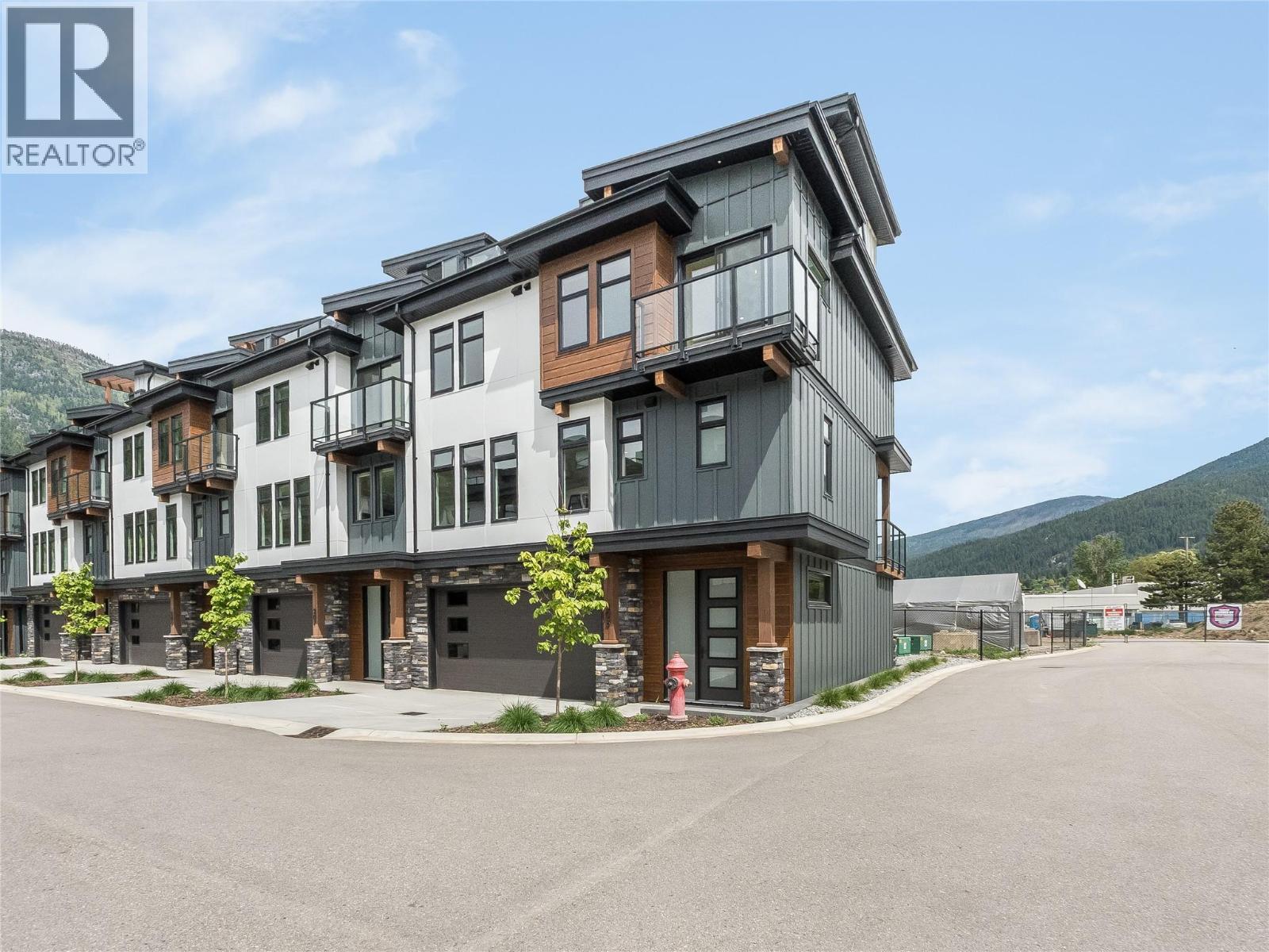 910 Lakeside Drive Unit# 208, Nelson, BC - Outdoor With Facade