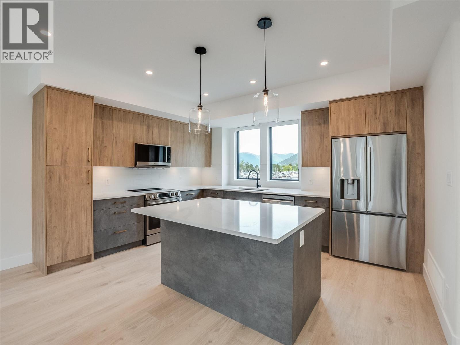 910 Lakeside Drive Unit# 208, Nelson, BC - Indoor Photo Showing Kitchen With Upgraded Kitchen