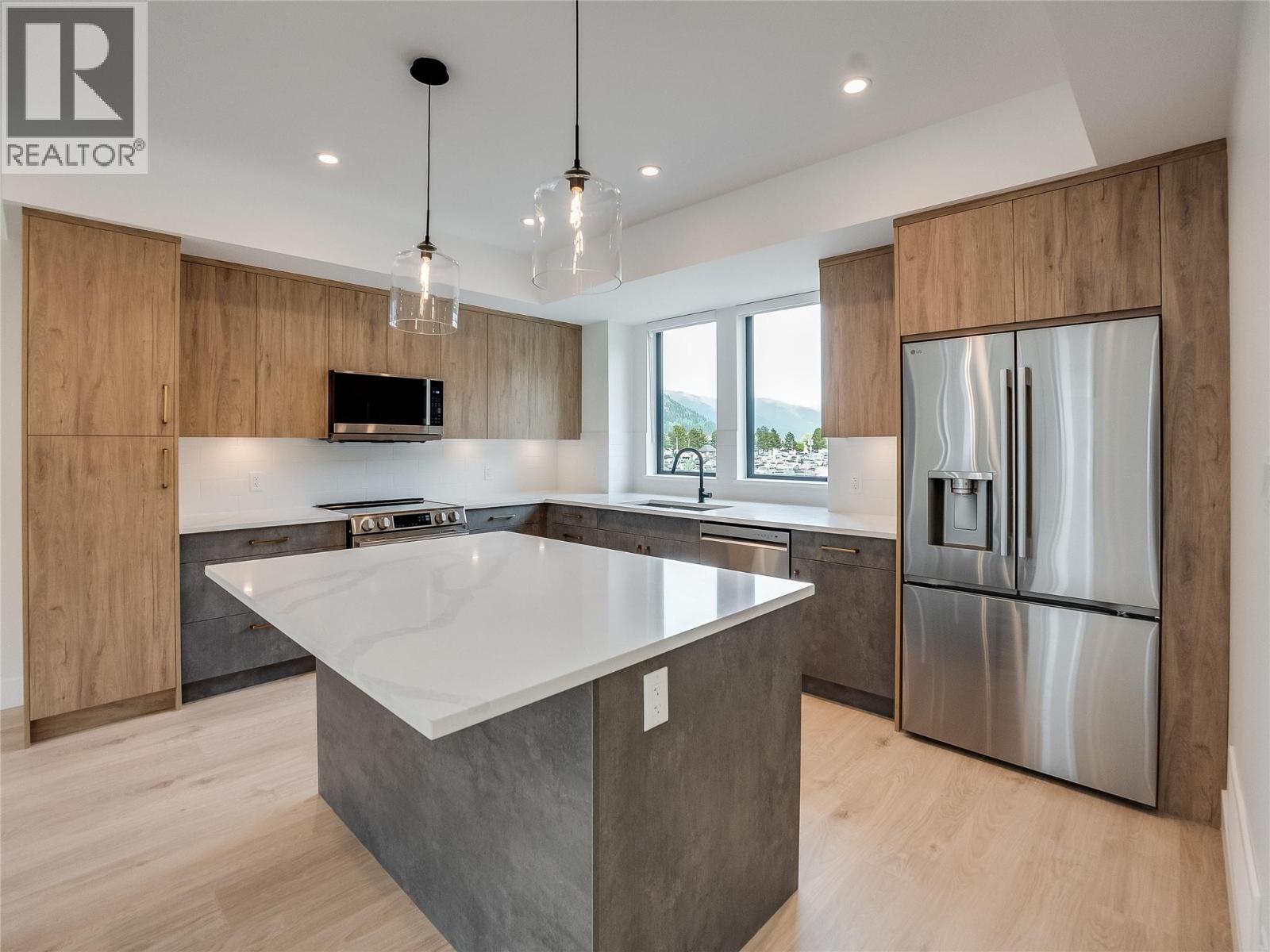 910 Lakeside Drive Unit# 208, Nelson, BC - Indoor Photo Showing Kitchen With Upgraded Kitchen