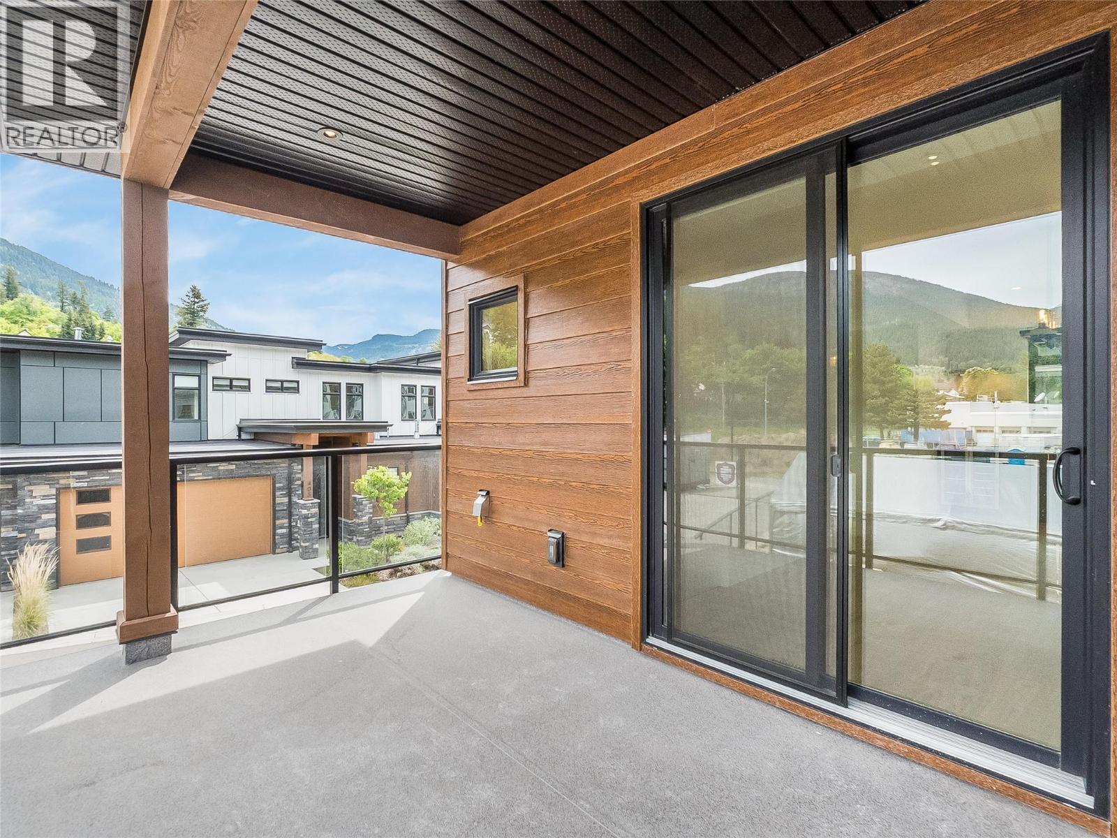 Main floor covered deck - 910 Lakeside Drive Unit# 208, Nelson, BC - Outdoor With Exterior