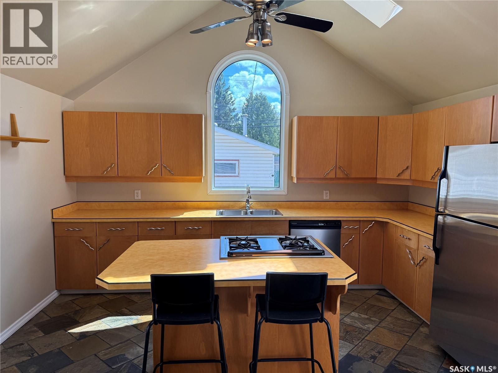 312 1St Street E, Saskatoon, SK - Indoor Photo Showing Kitchen With Double Sink