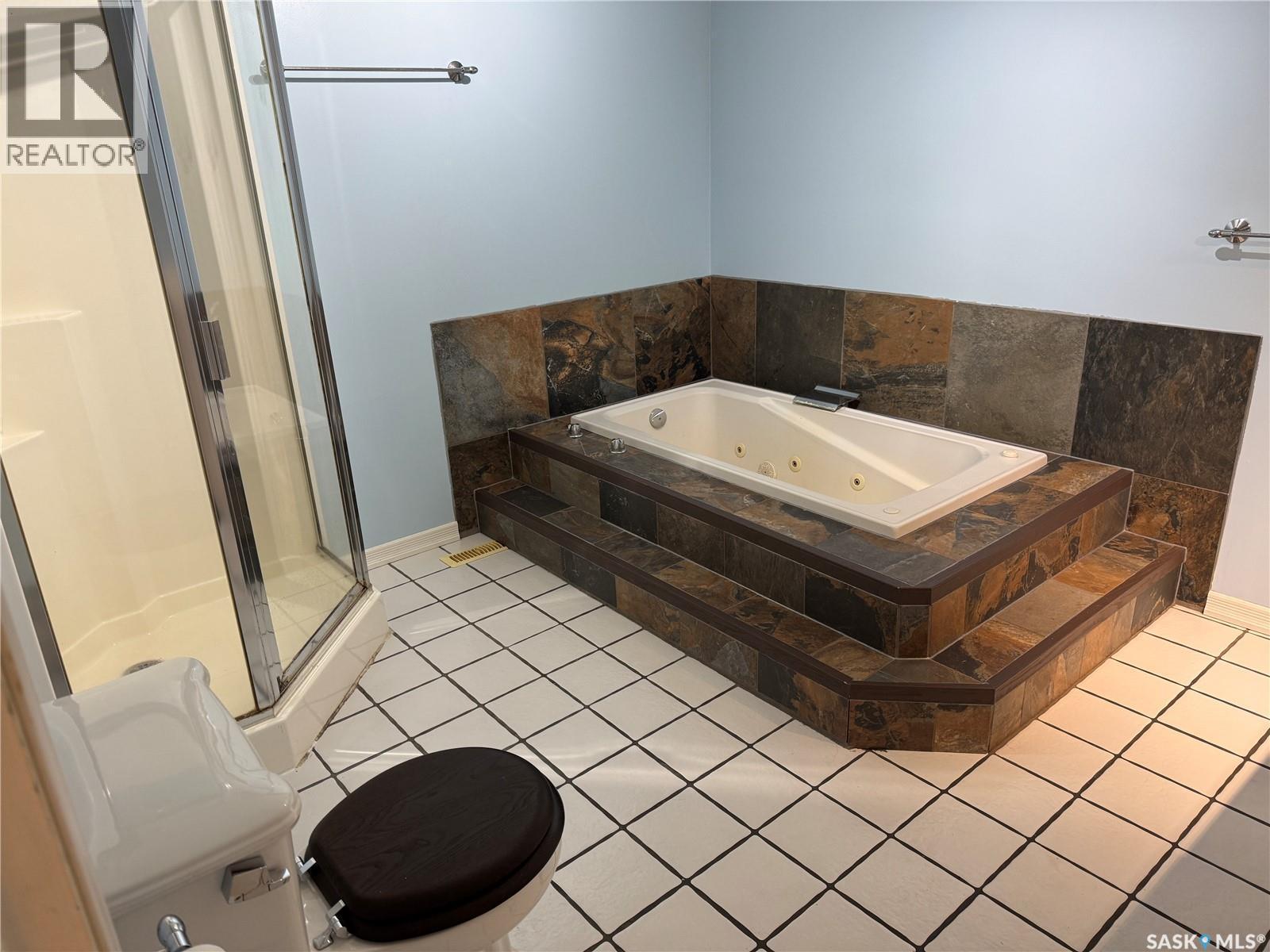 312 1St Street E, Saskatoon, SK - Indoor Photo Showing Bathroom