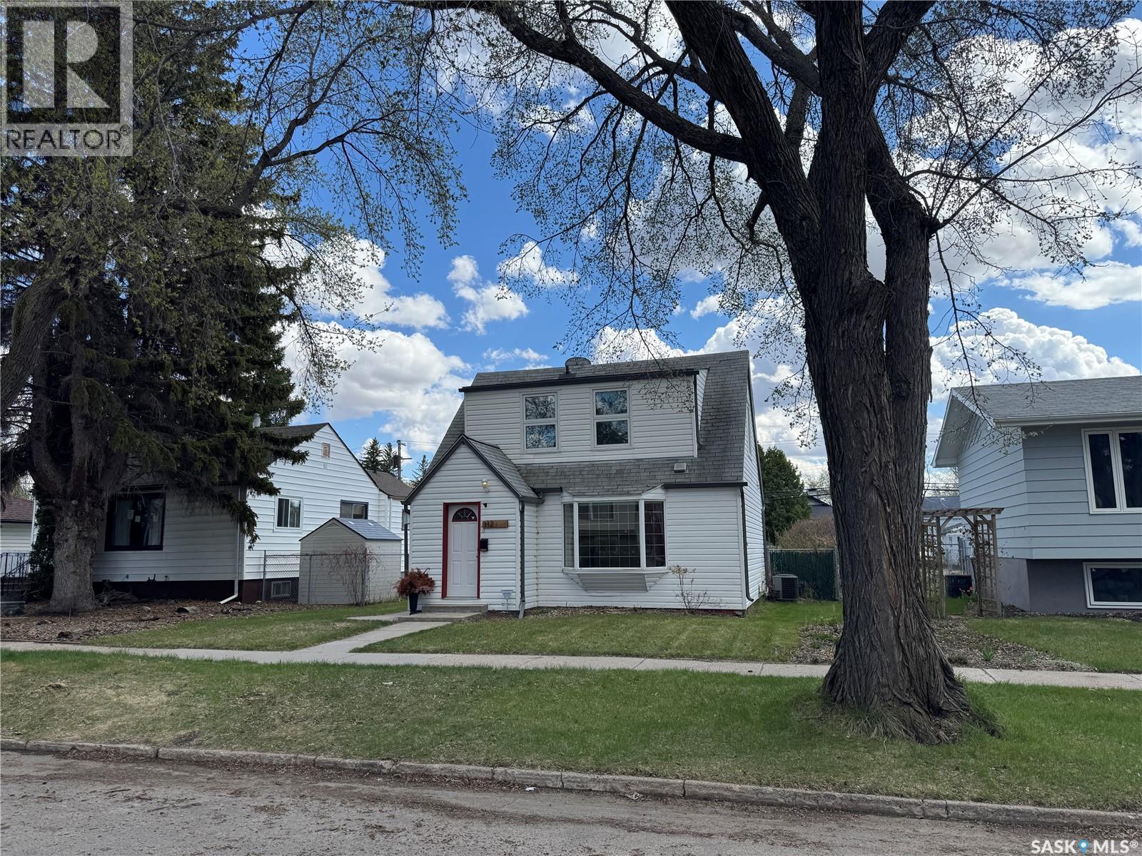 312 1St Street E, Saskatoon, SK - Outdoor With Facade