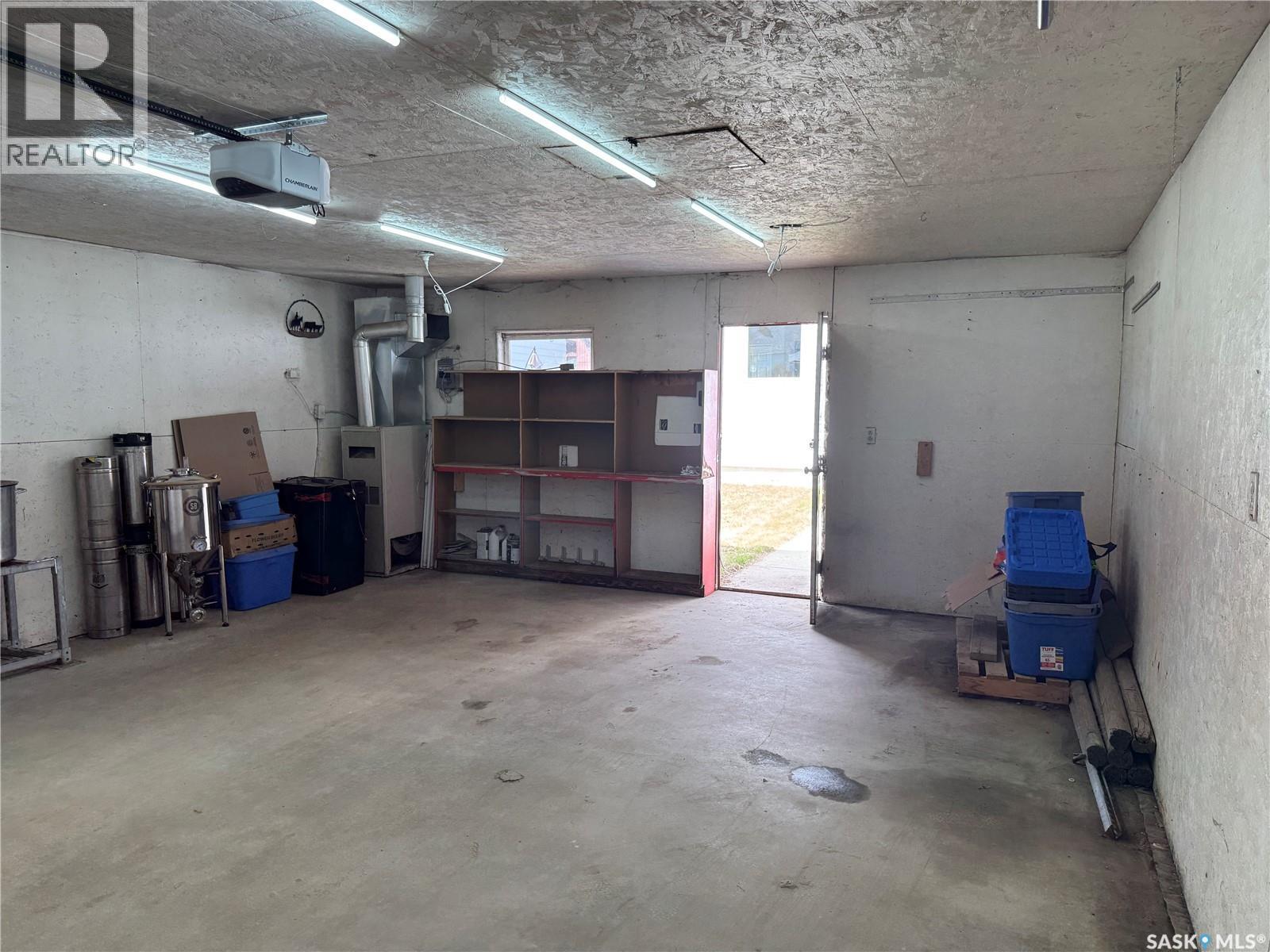 312 1St Street E, Saskatoon, SK - Indoor Photo Showing Garage