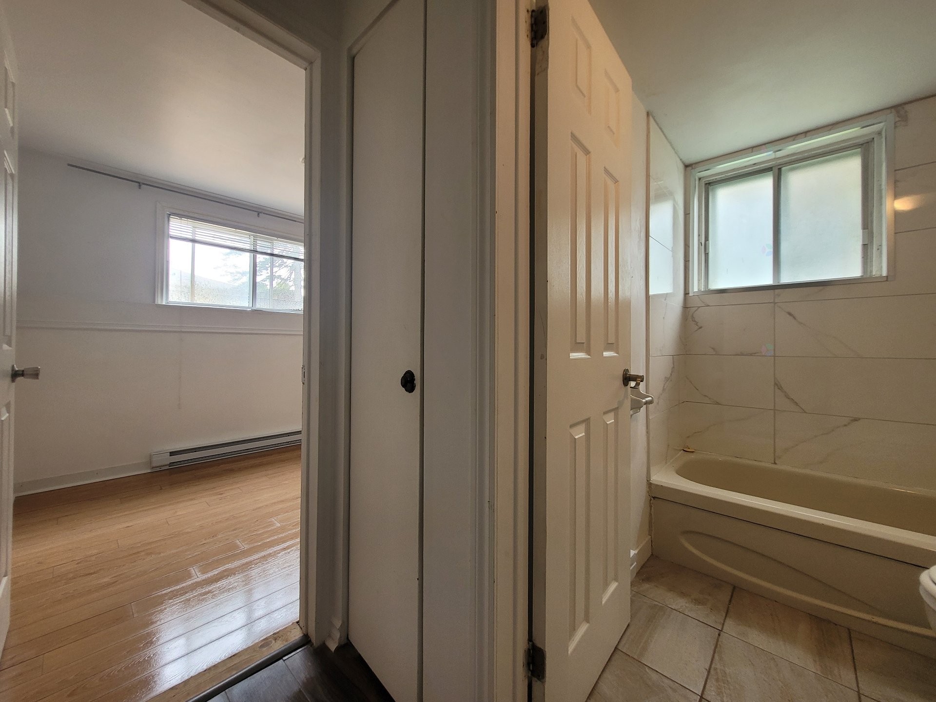 Mud Room - 2-1845 Av. Alfred, Brossard, QC - Indoor