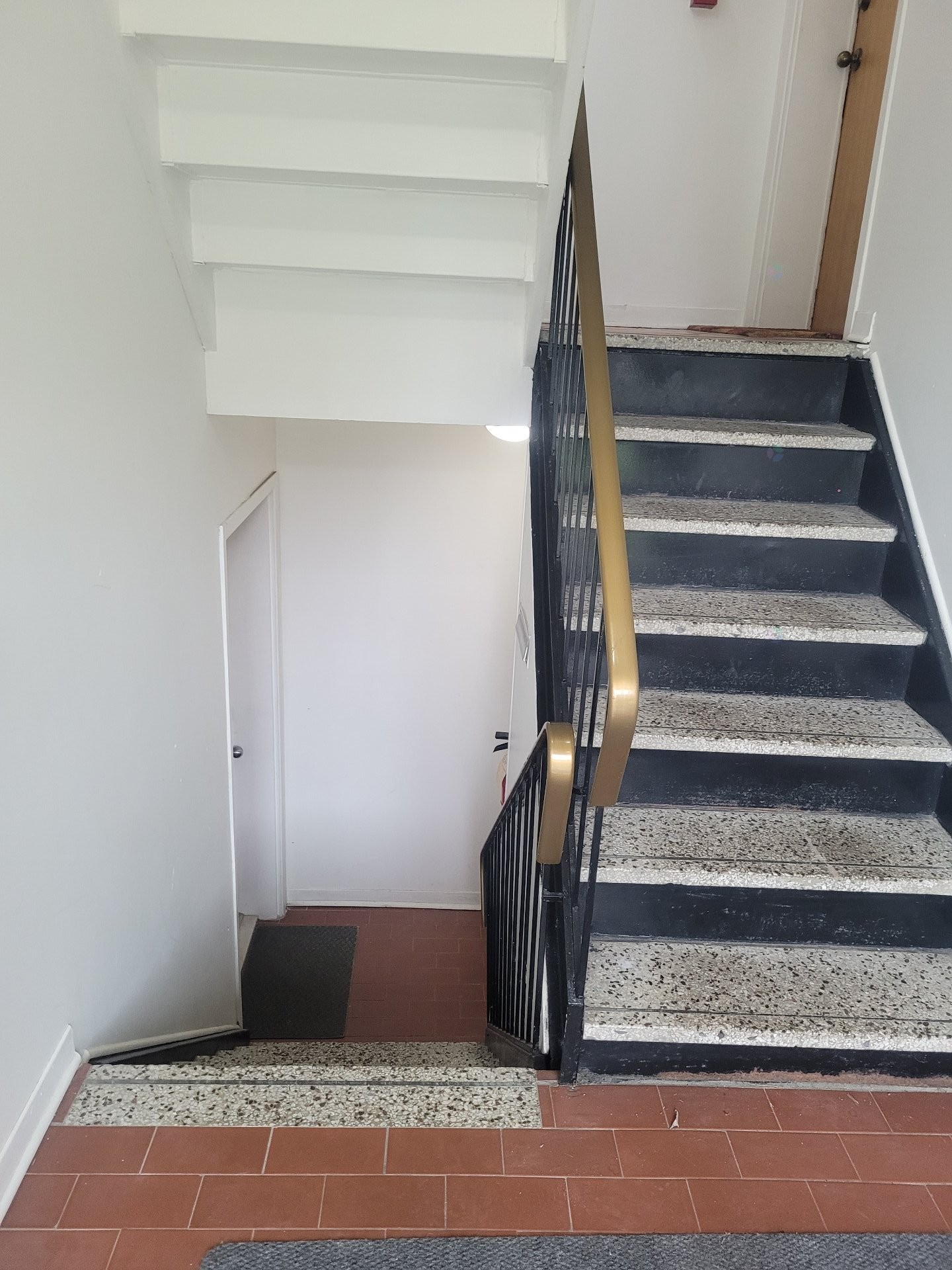 Staircase - 2-1845 Av. Alfred, Brossard, QC - Indoor Photo Showing Other Room