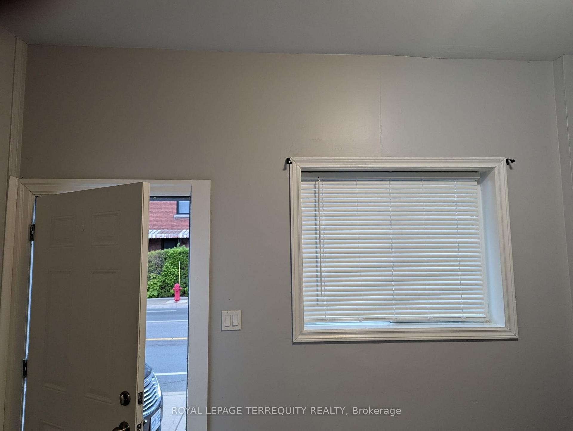 1184 Cannon Street E, Hamilton, ON - Indoor