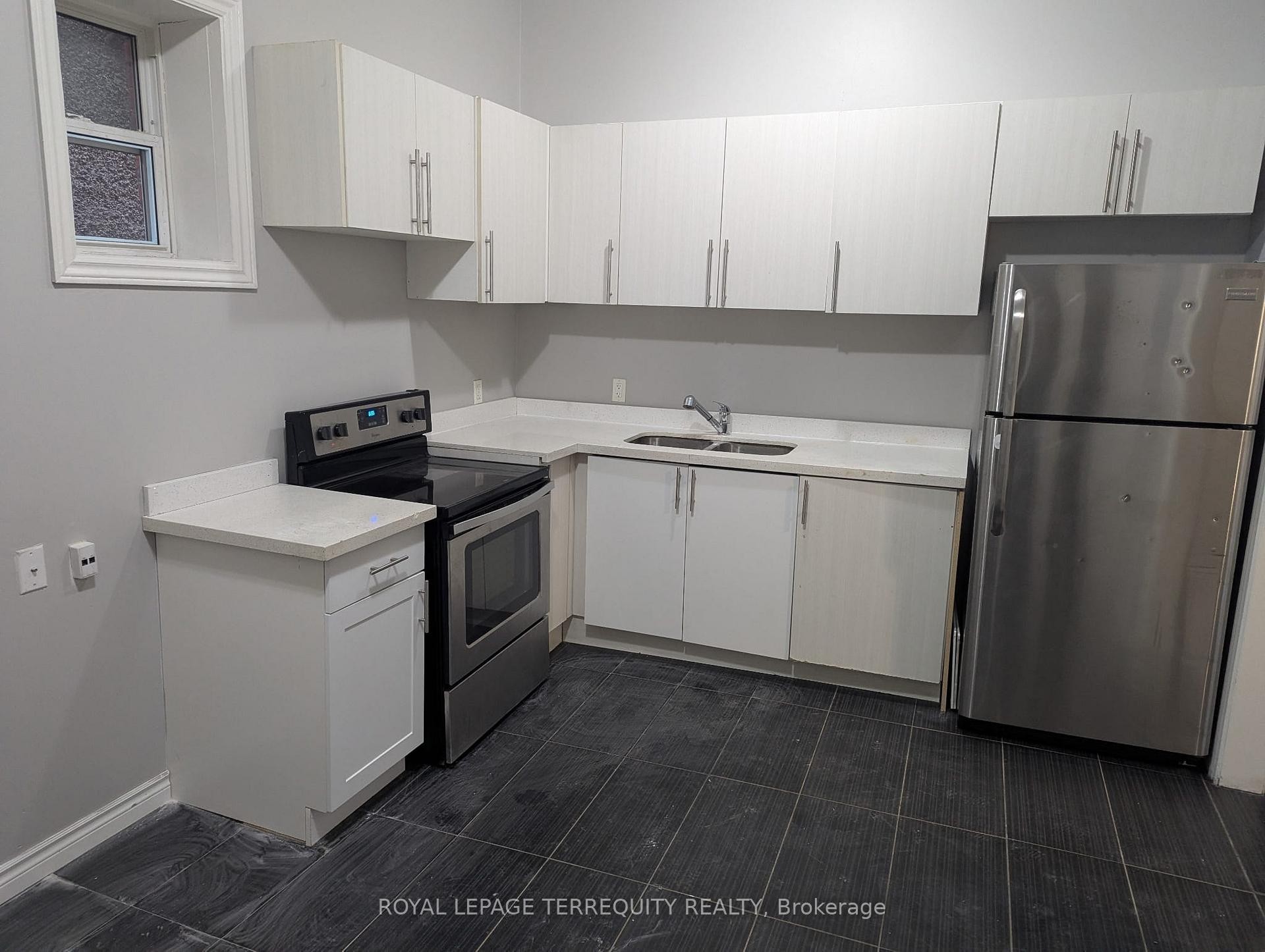 1184 Cannon Street E, Hamilton, ON - Indoor Photo Showing Kitchen With Double Sink
