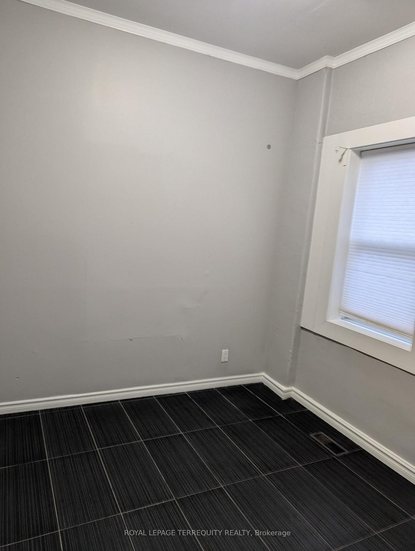 1184 Cannon Street E, Hamilton, ON - Indoor Photo Showing Other Room