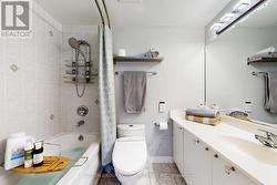 PRIMARY BR 4PC ENSUITE -