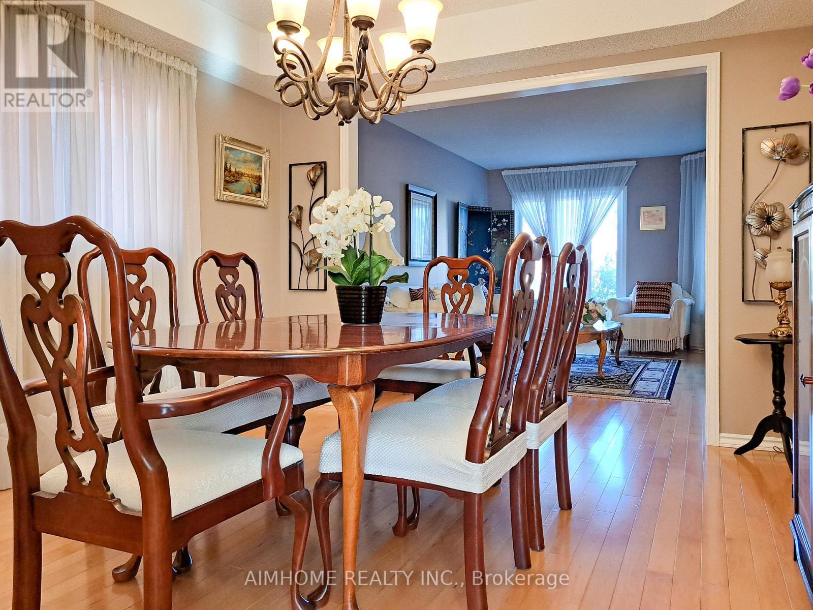 3295 Bloomfield Drive, Mississauga, ON - Indoor Photo Showing Living Room