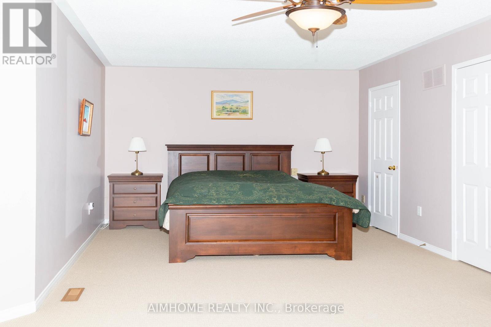 3295 Bloomfield Drive, Mississauga, ON - Indoor Photo Showing Living Room