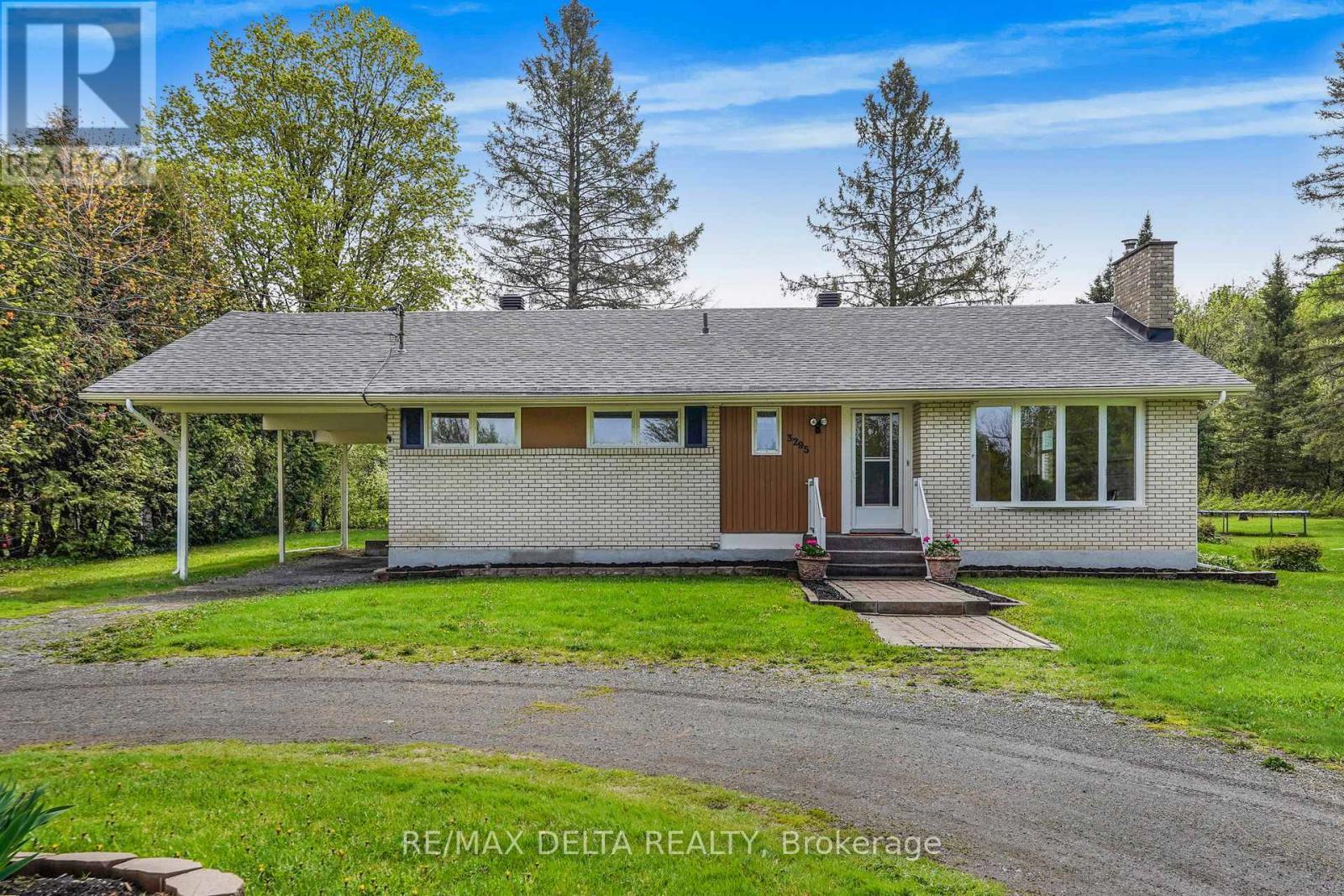 Brick, 4-bedroom bungalow. - 3295 Highway 34 Highway, Champlain, ON