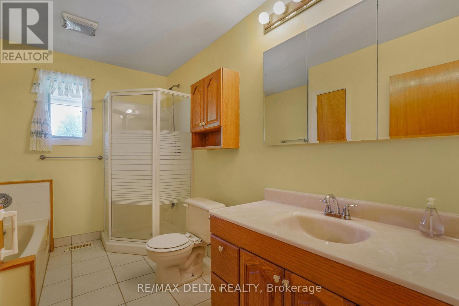 Full bath on main floor. - 3295 Highway 34 Highway, Champlain, ON