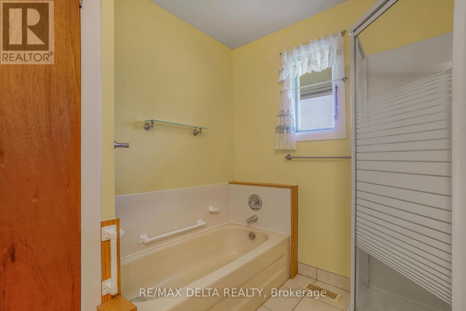 Full bath on main level. - 3295 Highway 34 Highway, Champlain, ON