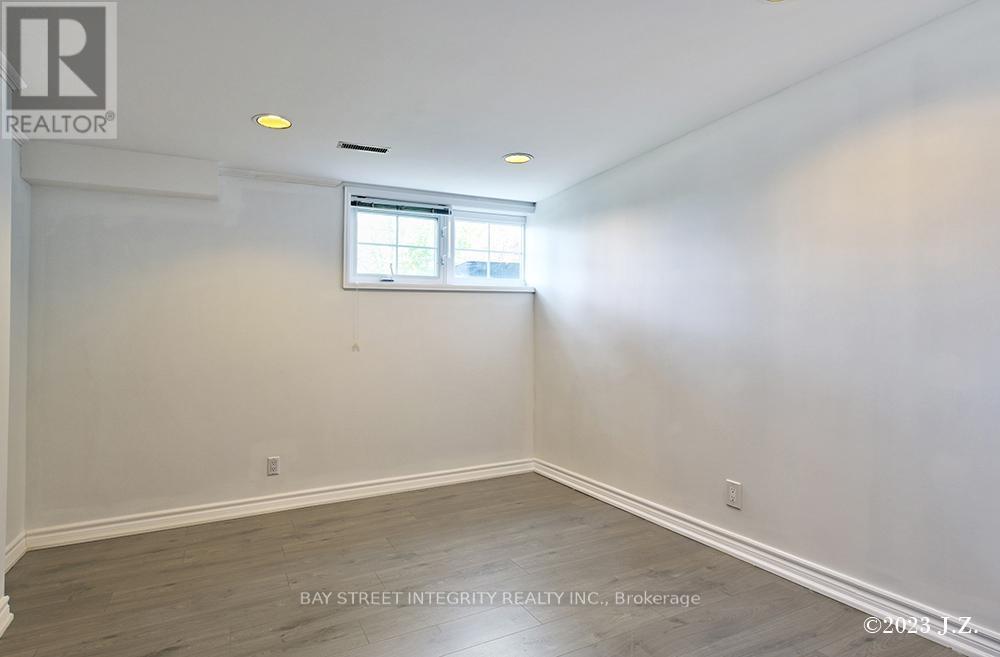 Lower - 27 Heathview Avenue, Toronto, ON - Indoor Photo Showing Other Room